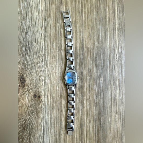 RARE PRETTY LADIES FOSSIL F2 SILVER WATCH NEW BATTERY ES-9596 SILVER BAND - Picture 4 of 5